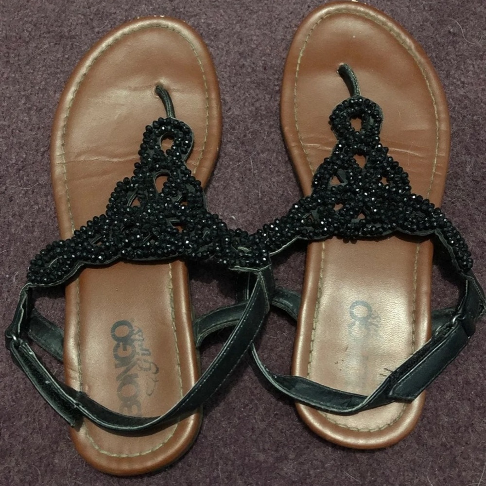 Black bongo sandals